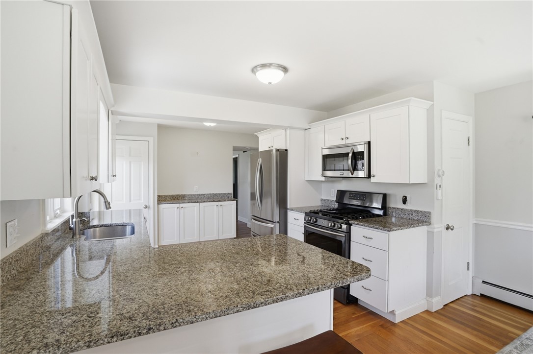 54 Beach Road Bristol, RI 02809 - Photo 5 of 30