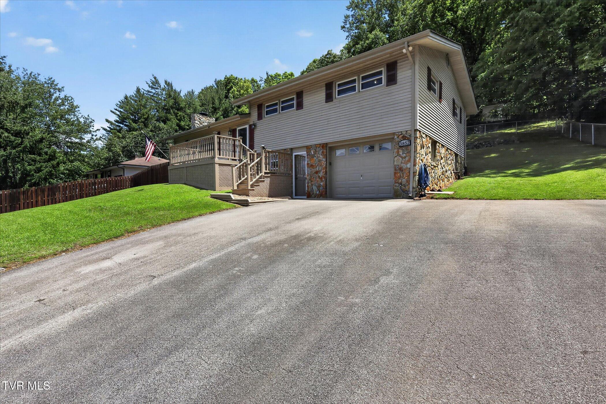 3852 Ridge Line Drive Kingsport, TN 37664 - Photo 3 of 51 04-3852-Ridgeline-Dr-Kingsport-WindowSti