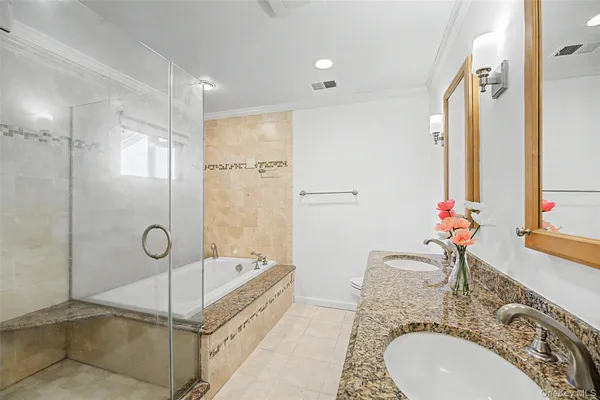 $1,290,000 | 129 Golf View Drive, Unit 129, Jericho, NY 11753