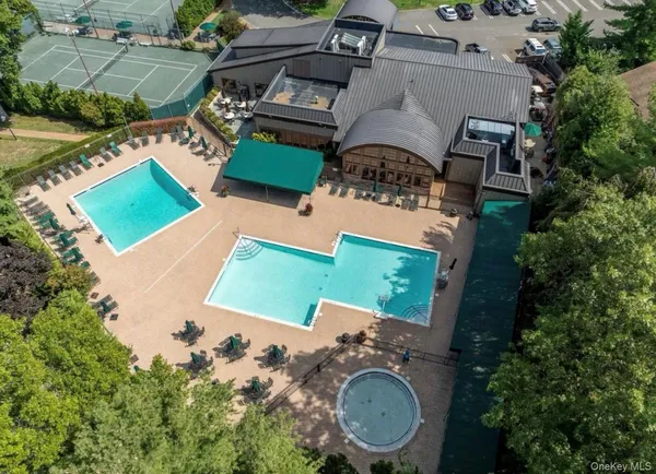$1,290,000 | 129 Golf View Drive, Unit 129, Jericho, NY 11753