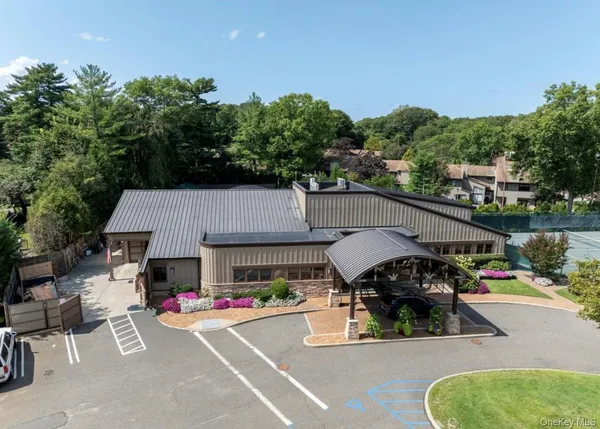 $1,290,000 | 129 Golf View Drive, Unit 129, Jericho, NY 11753