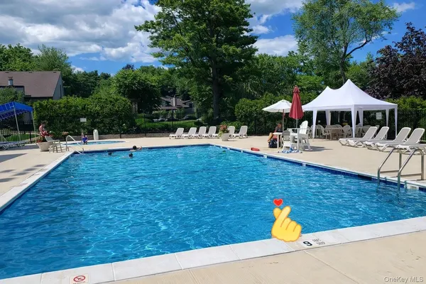 $1,290,000 | 129 Golf View Drive, Unit 129, Jericho, NY 11753