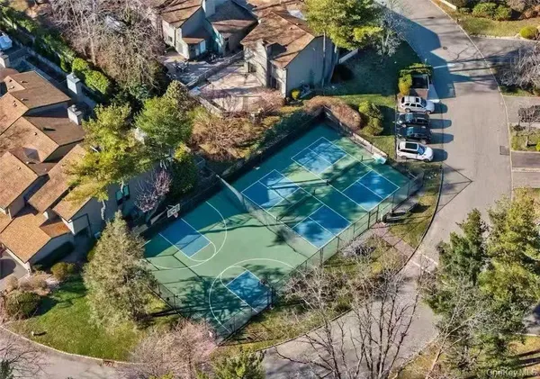$1,290,000 | 129 Golf View Drive, Unit 129, Jericho, NY 11753