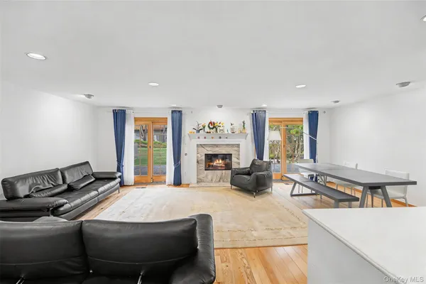 $1,290,000 | 129 Golf View Drive, Unit 129, Jericho, NY 11753