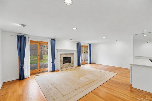 $1,290,000 | 129 Golf View Drive, Unit 129, Jericho, NY 11753