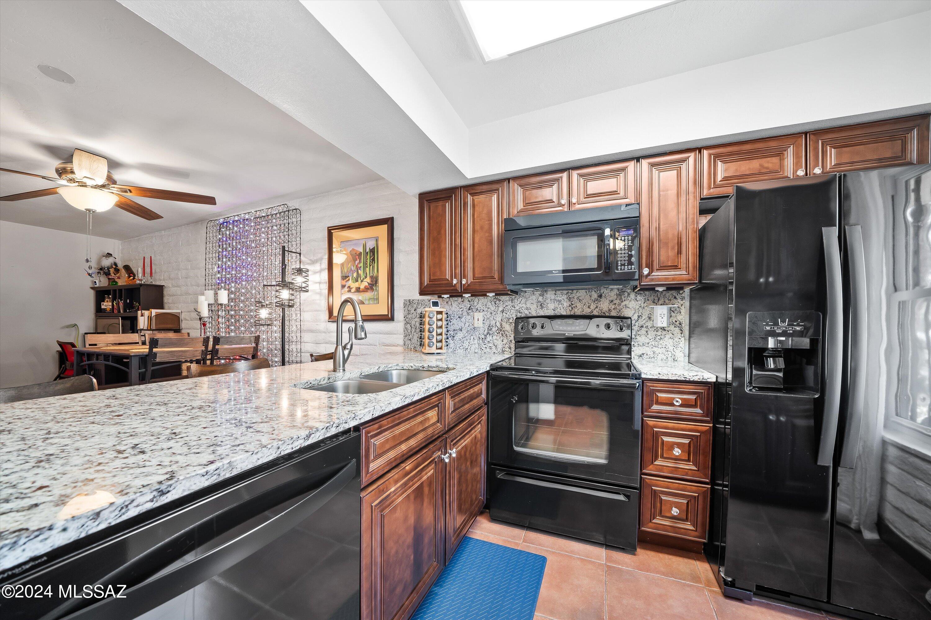 1360 South Wright Road Tucson, AZ 85713 - Photo 4 of 19