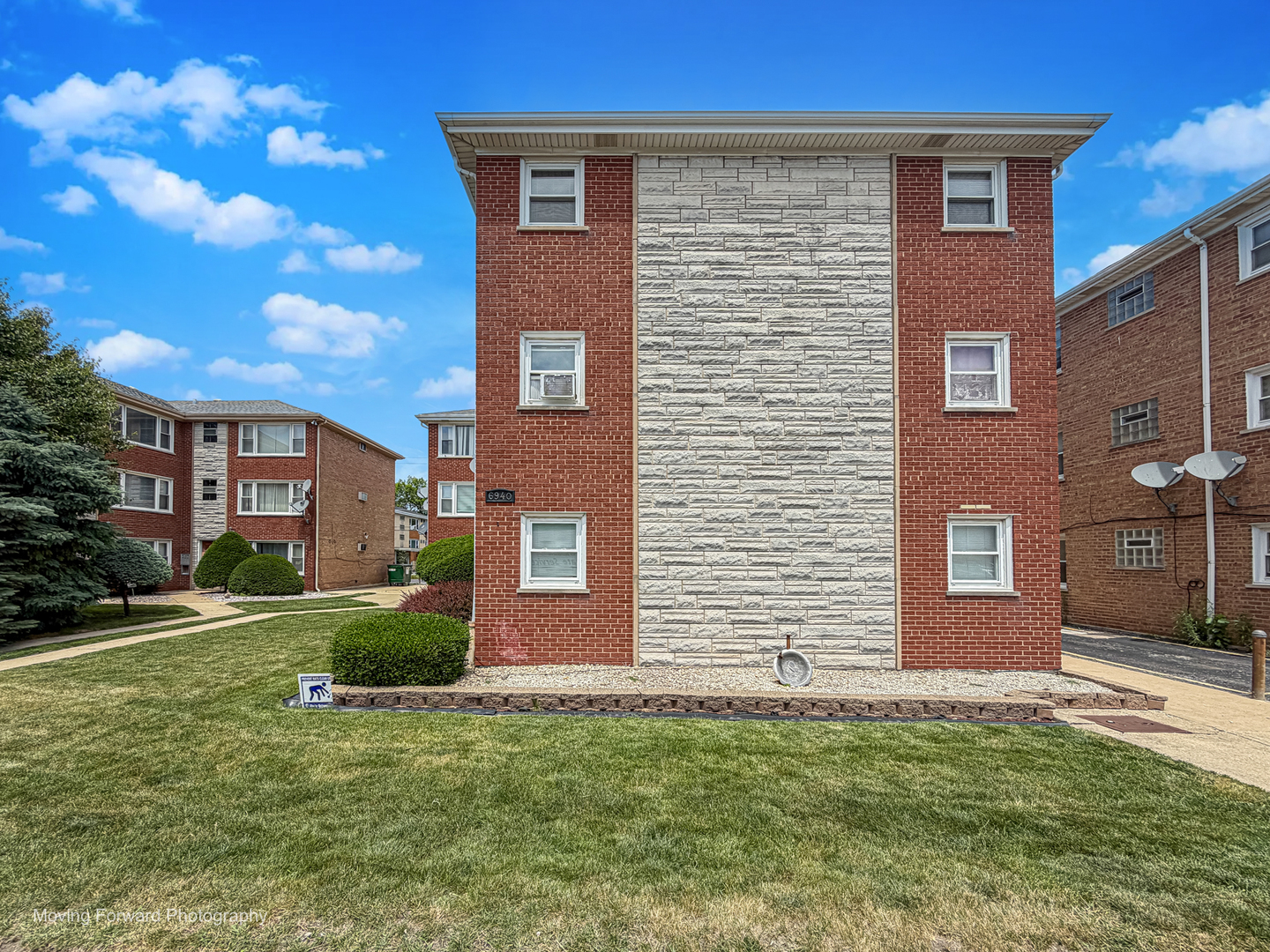 6940 West 65th Street, Unit 3B Chicago, IL 60638 - Photo 2 of 23