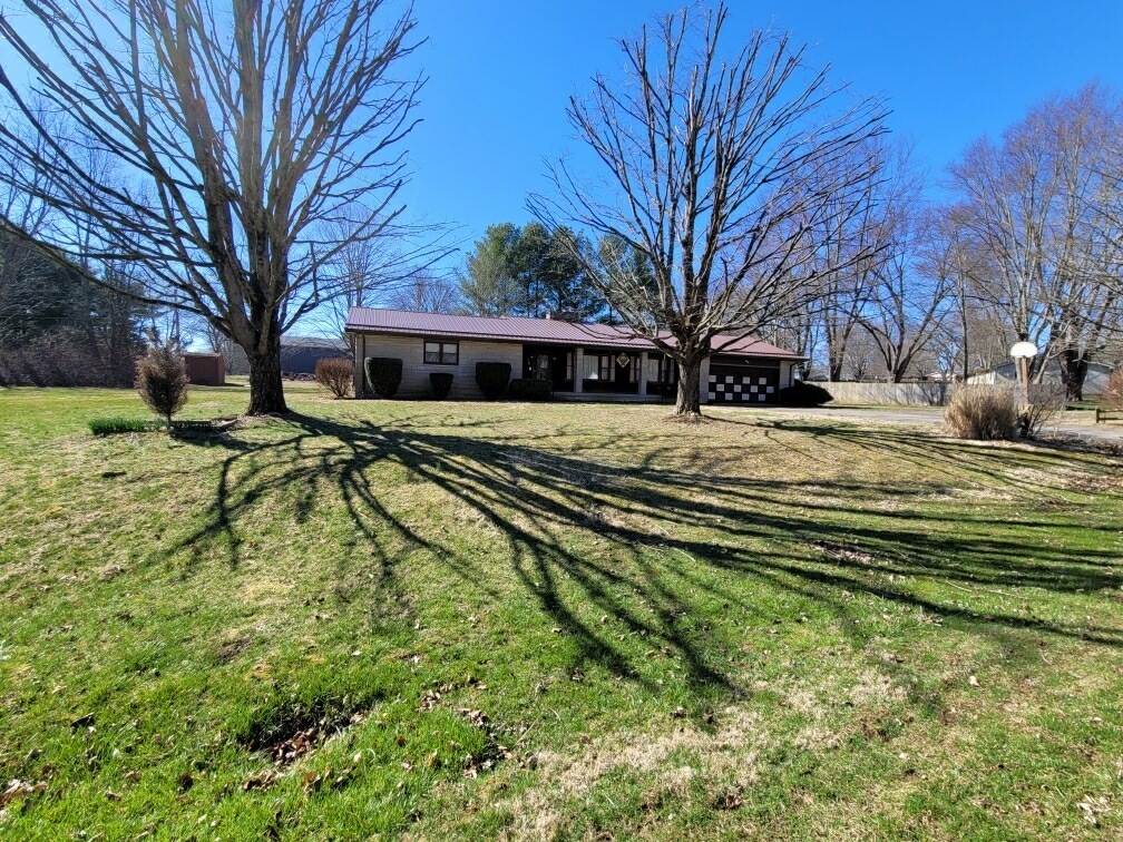 581 South Casteel Road Connersville, IN 47331 - Photo 3 of 39 Gallery Image 3