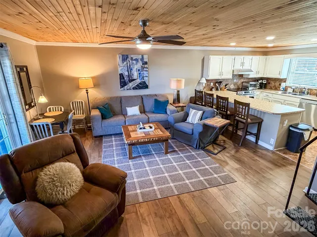 $315,000 | 174 Grouse Moor Drive, Unit 2, Sugar Mountain, NC 28604