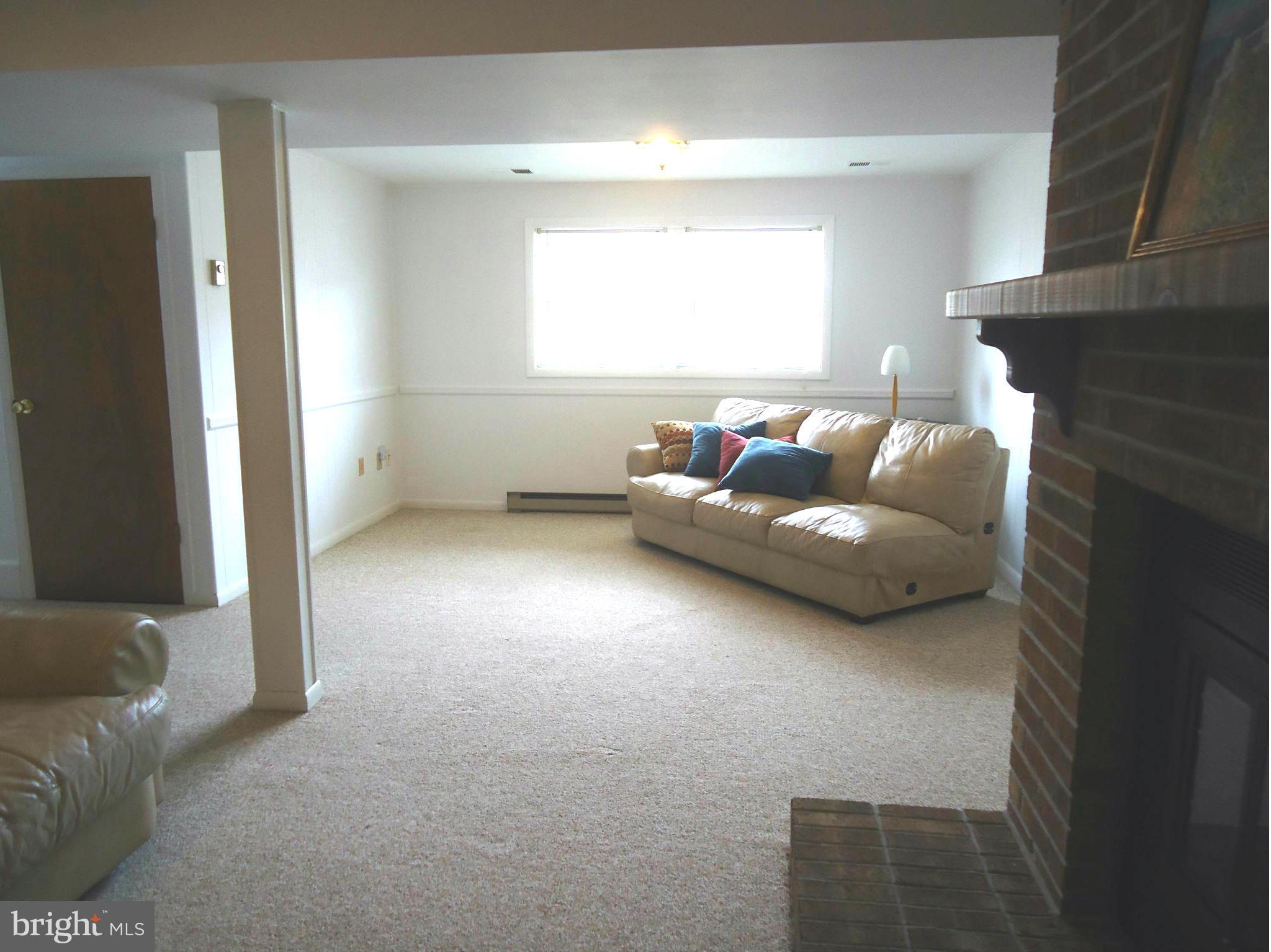 402 Rockway Road Baltimore, MD 21228 - Photo 16 of 26 Spacious Family Room
