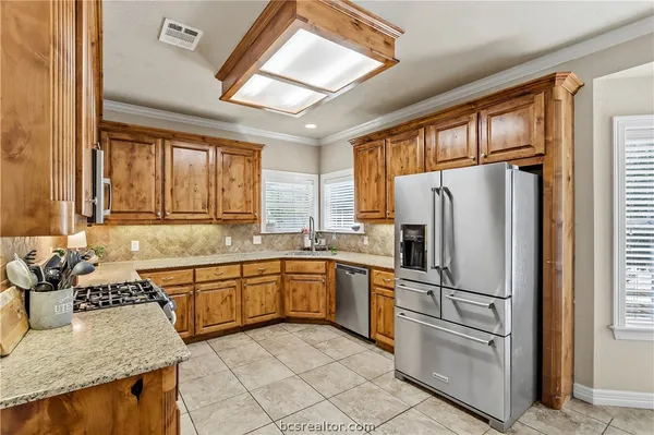 $359,900 | 2700 Hickory Court, Bryan, TX 77808