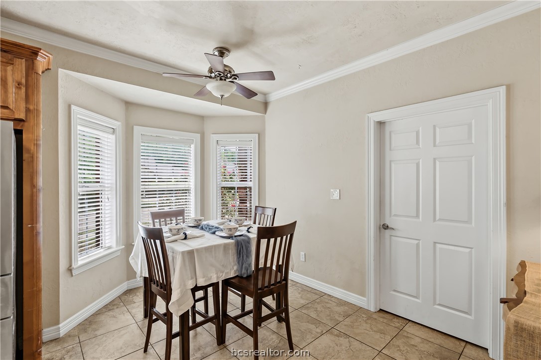 2700 Hickory Court Bryan, TX 77808 - Photo 17 of 31 Breakfast area with bay window with great natural lighting- leads to laundry room with great storage space