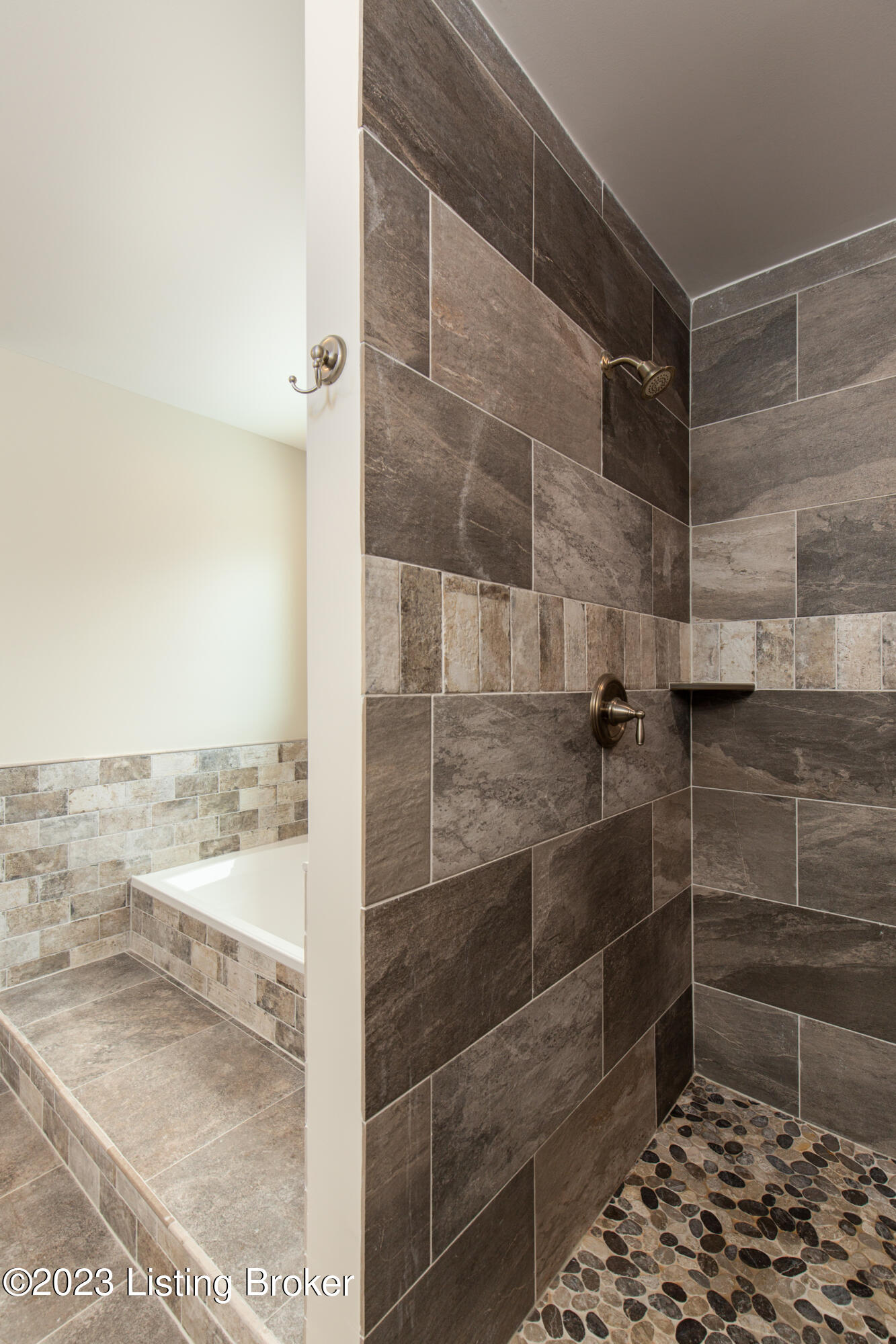 2901 Belknap Beach Road Prospect, KY 40059 - Photo 35 of 49 2901_Belknap_Beach_Rd-Interiors-33