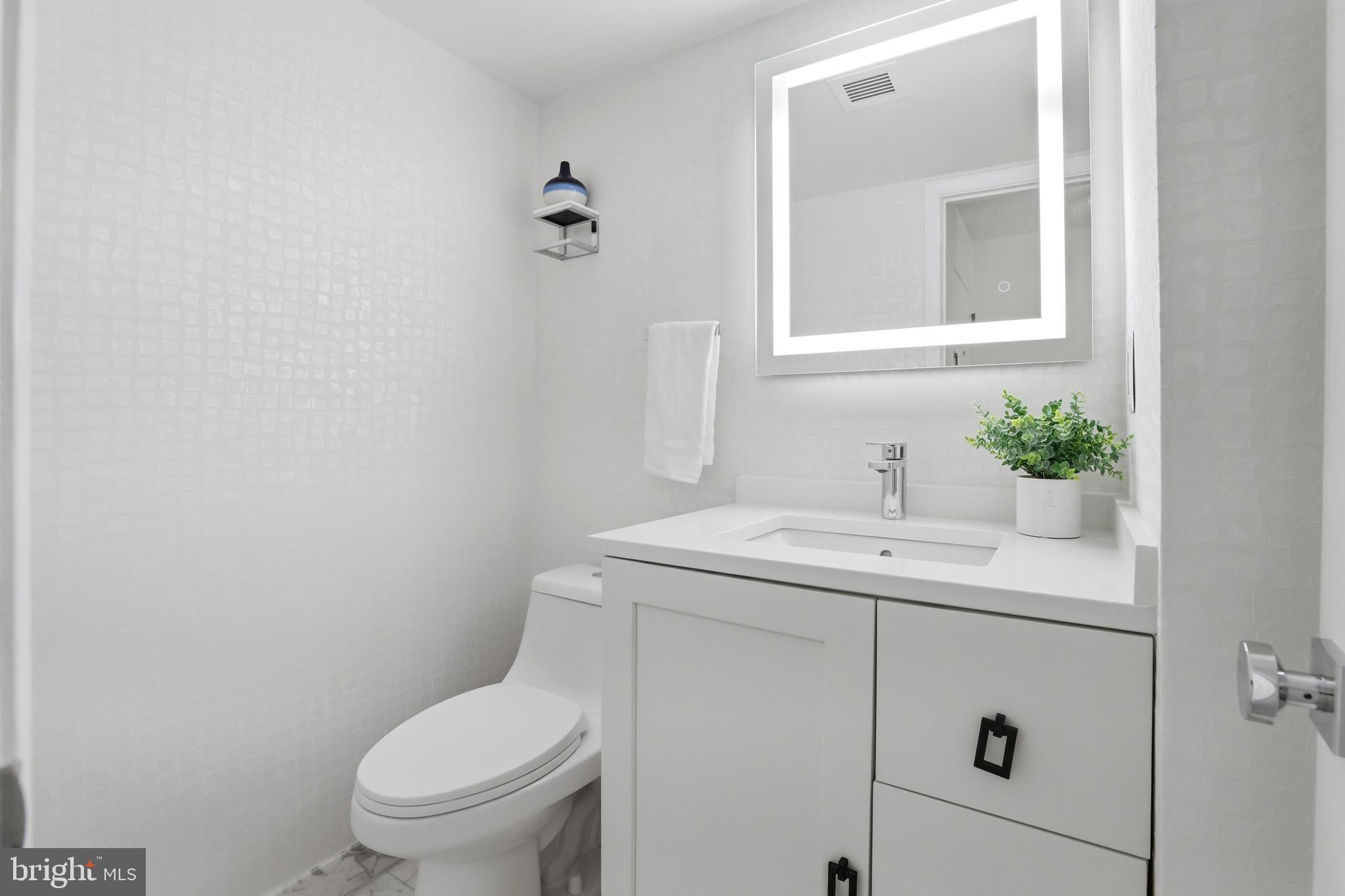 1101 South Arlington Ridge Road, Unit 710 Arlington, VA 22202 - Photo 30 of 52 Half Bathroom