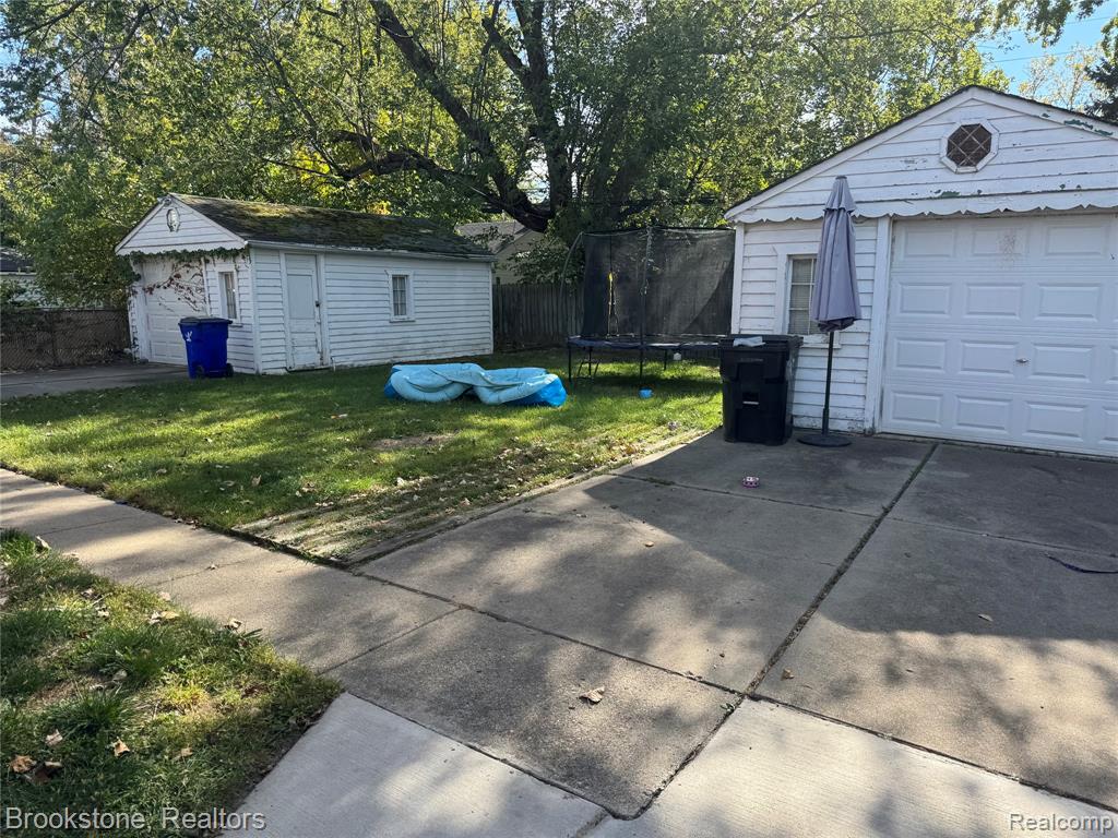 22200-22202 Moross Road Grosse Pointe, MI 48236 - Photo 18 of 19 Gallery Image 18