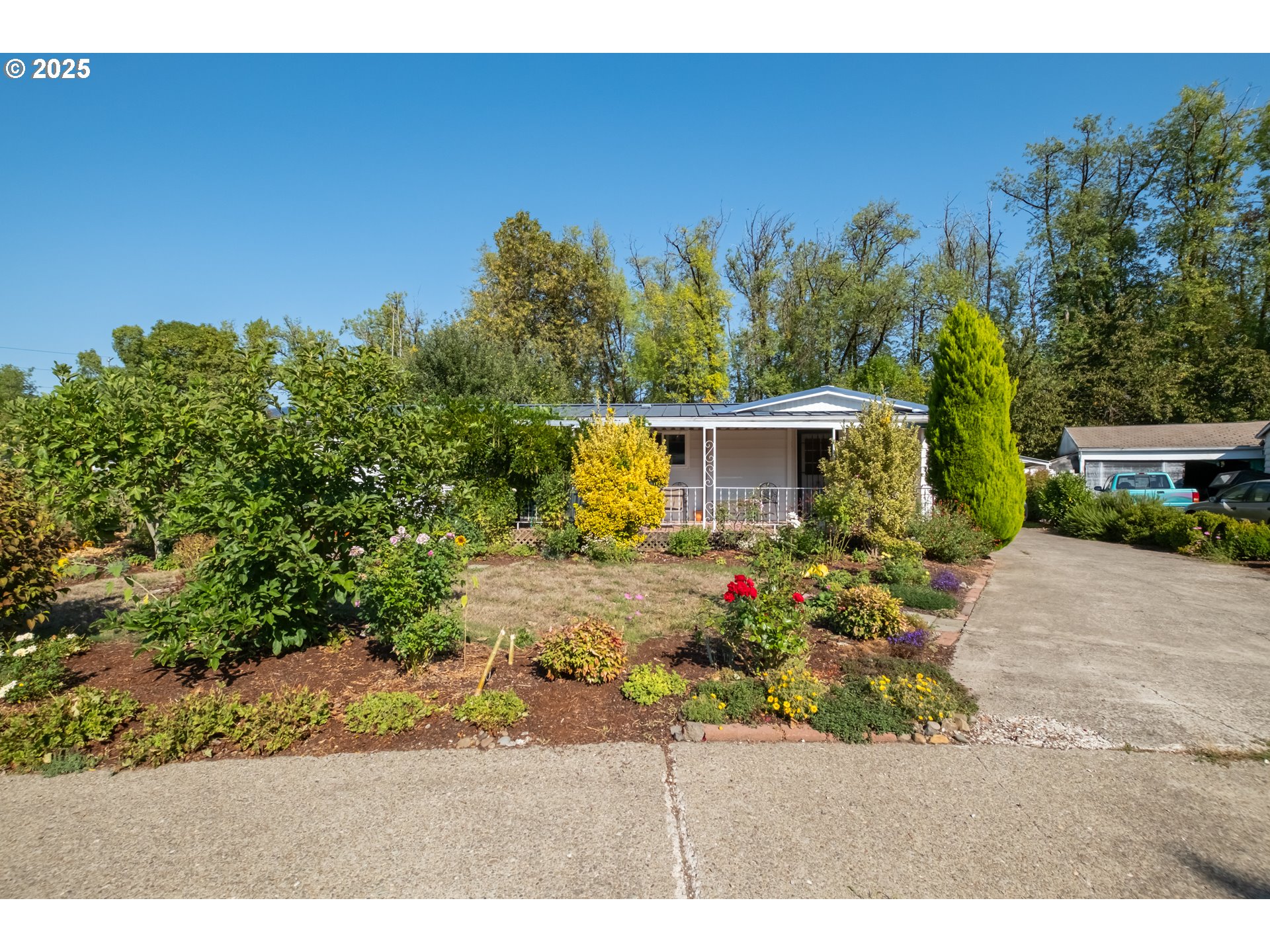 4759 Deepwood Loop Northeast Salem, OR 97305 - Photo 2 of 45