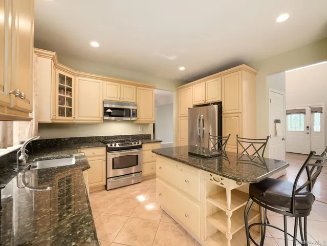 $709,900 | 74 Red Maple Way, New Windsor, NY 12553