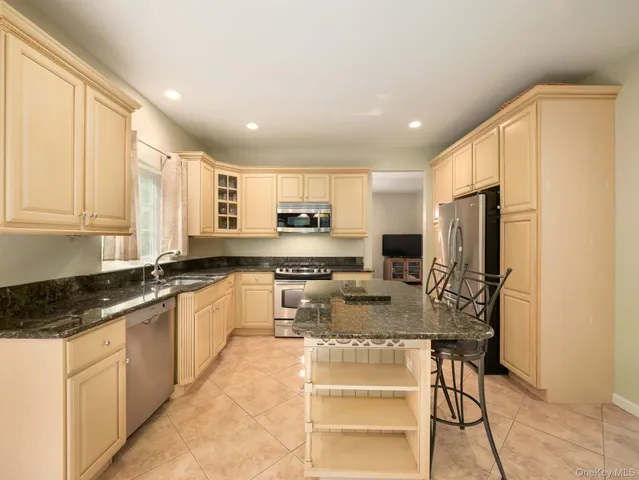 $709,900 | 74 Red Maple Way, New Windsor, NY 12553