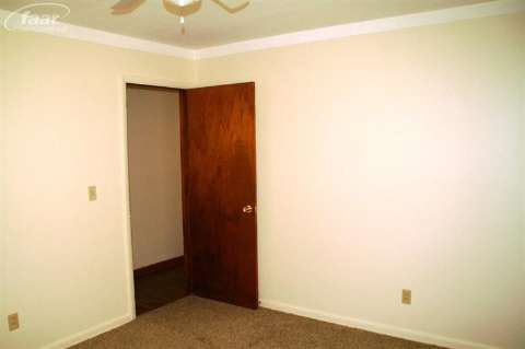 2188 South Dye Road Flint, MI 48532 - Photo 27 of 49 20402383-26.JPG