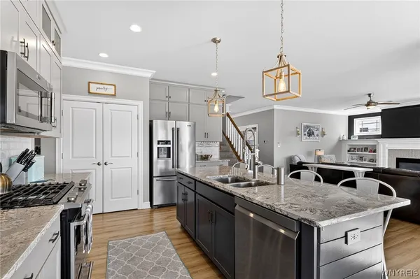 $650,000 | 8 Weathersfield Lane, Lancaster, NY 14086