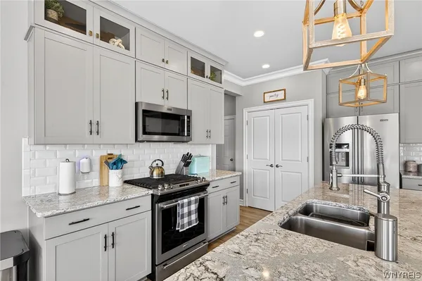 $650,000 | 8 Weathersfield Lane, Lancaster, NY 14086