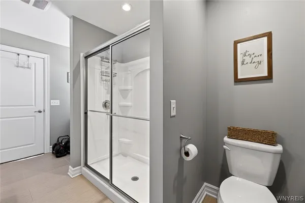 $650,000 | 8 Weathersfield Lane, Lancaster, NY 14086