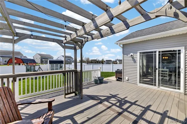 $650,000 | 8 Weathersfield Lane, Lancaster, NY 14086