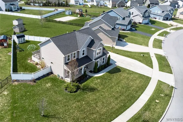 $650,000 | 8 Weathersfield Lane, Lancaster, NY 14086