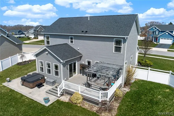 $650,000 | 8 Weathersfield Lane, Lancaster, NY 14086