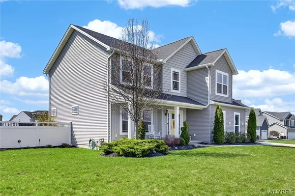 $650,000 | 8 Weathersfield Lane, Lancaster, NY 14086