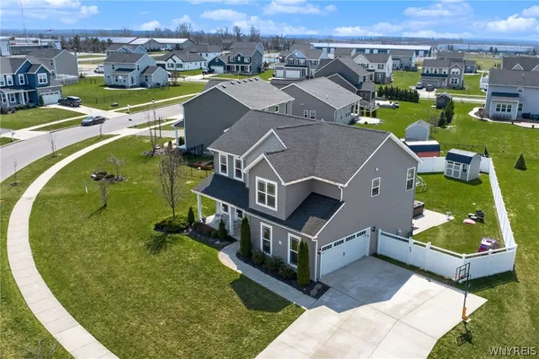 $650,000 | 8 Weathersfield Lane, Lancaster, NY 14086