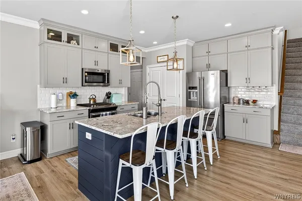 $650,000 | 8 Weathersfield Lane, Lancaster, NY 14086