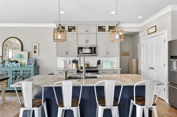 $650,000 | 8 Weathersfield Lane, Lancaster, NY 14086