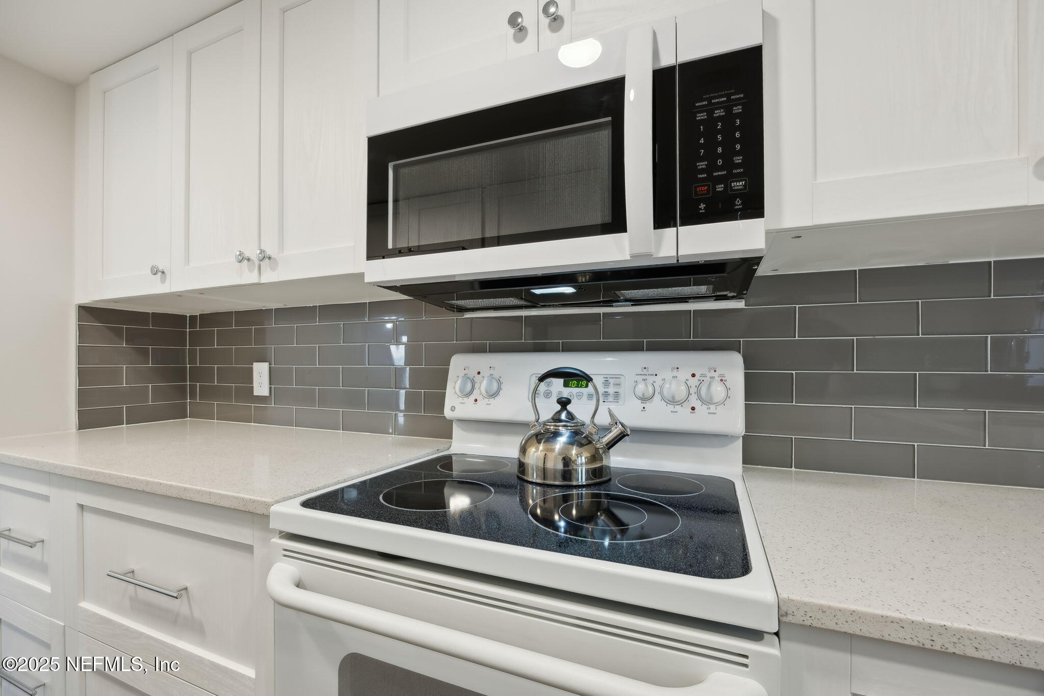 2912 St Johns Avenue, Unit 17 Jacksonville, FL 32205 - Photo 21 of 60 a kitchen with a stove and a microwave