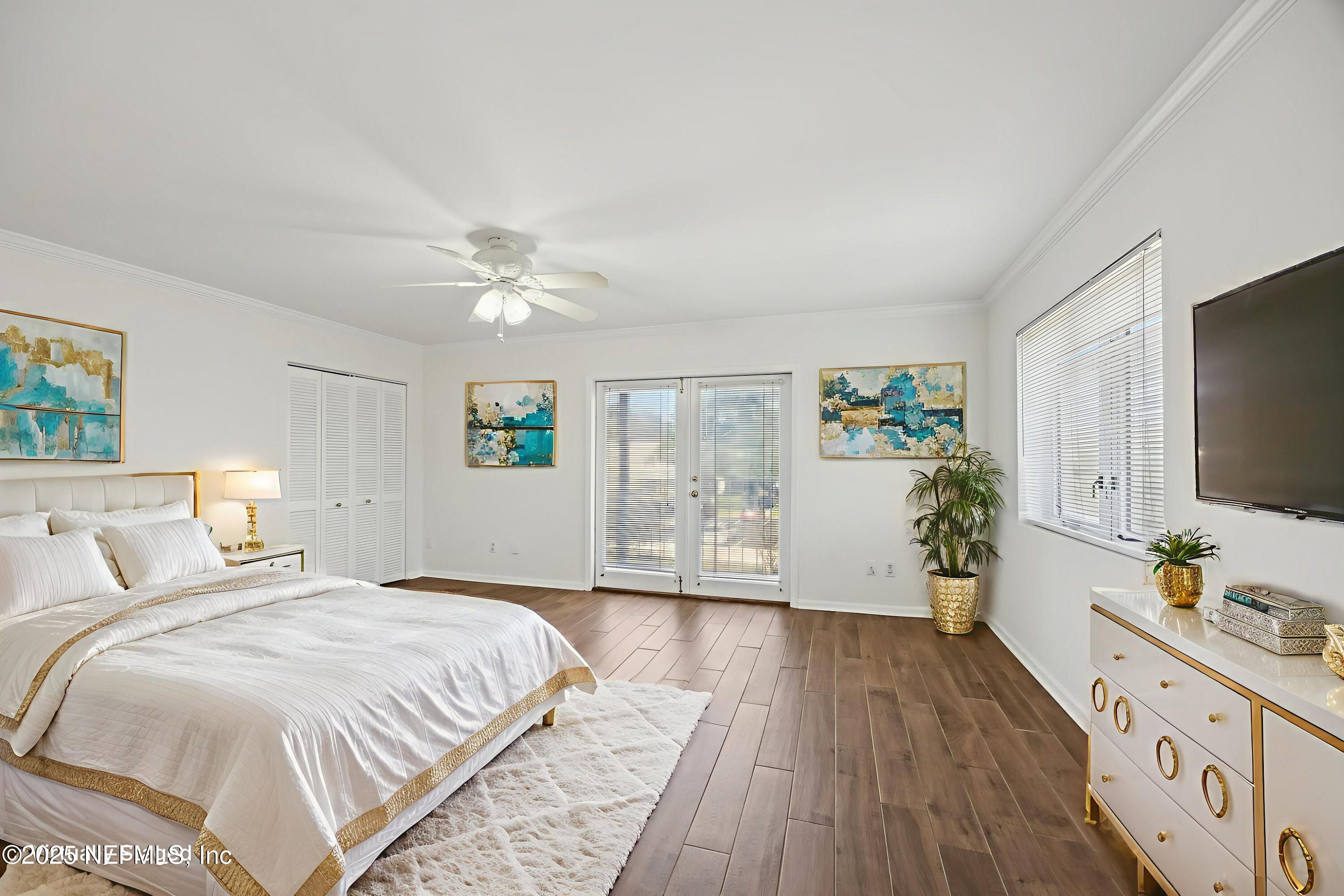 2912 St Johns Avenue, Unit 17 Jacksonville, FL 32205 - Photo 32 of 60 a spacious bedroom with a bed and a flat screen tv