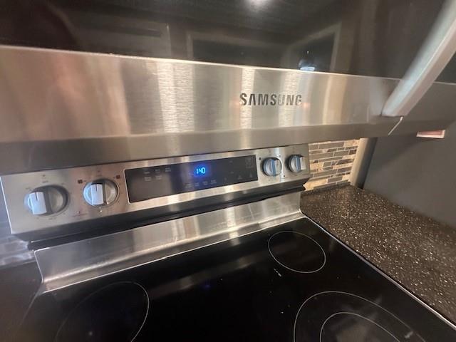 808 Southeast 7th Street, Unit 101B Deerfield Beach, FL 33441 - Photo 35 of 36 a close view of stove