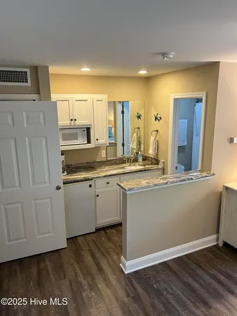 $1,900 | 3030 Marsh Winds Circle, Unit 302, Southport, NC 28461