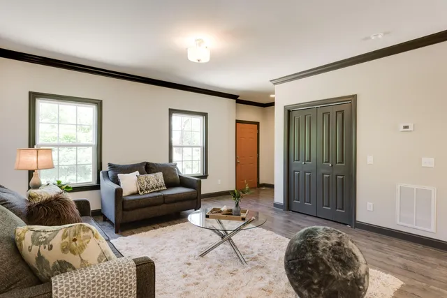 $1,895 | 1074 East Elmwood Drive, Chattanooga, TN 37405