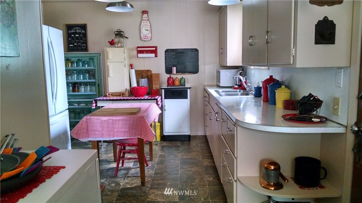 1234 Johnson Road Centralia, WA 98531 - Photo 7 of 19 Gallery Image 7