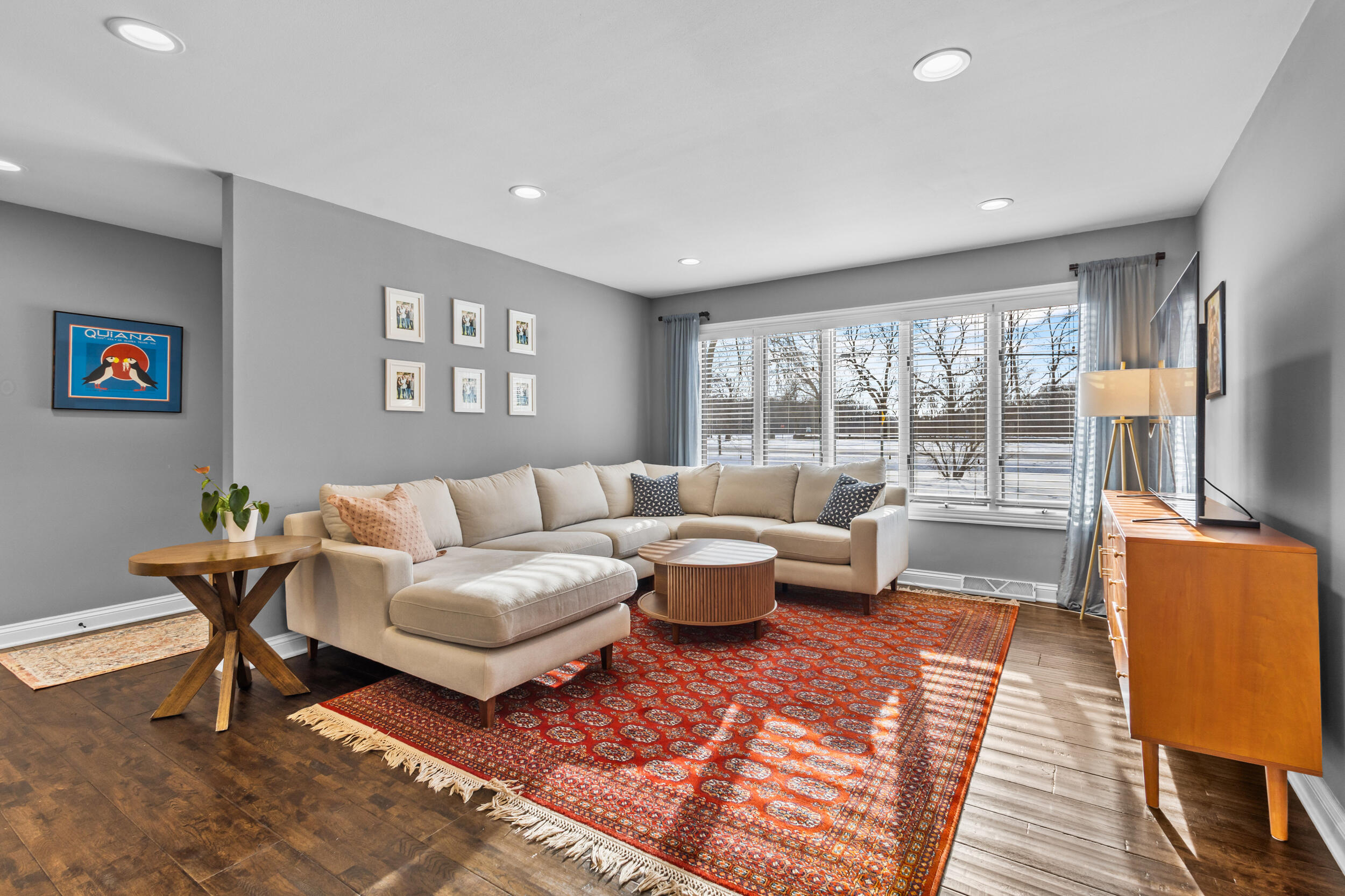 7864 North Green Bay Road River Hills, WI 53217 - Photo 13 of 53 Living Room