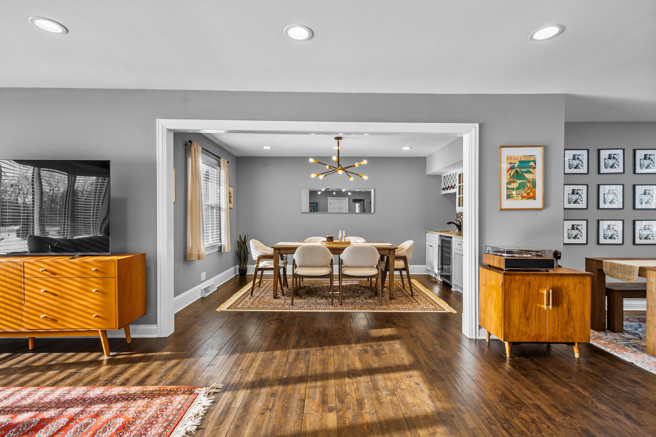 7864 North Green Bay Road River Hills, WI 53217 - Photo 16 of 53 Living Room