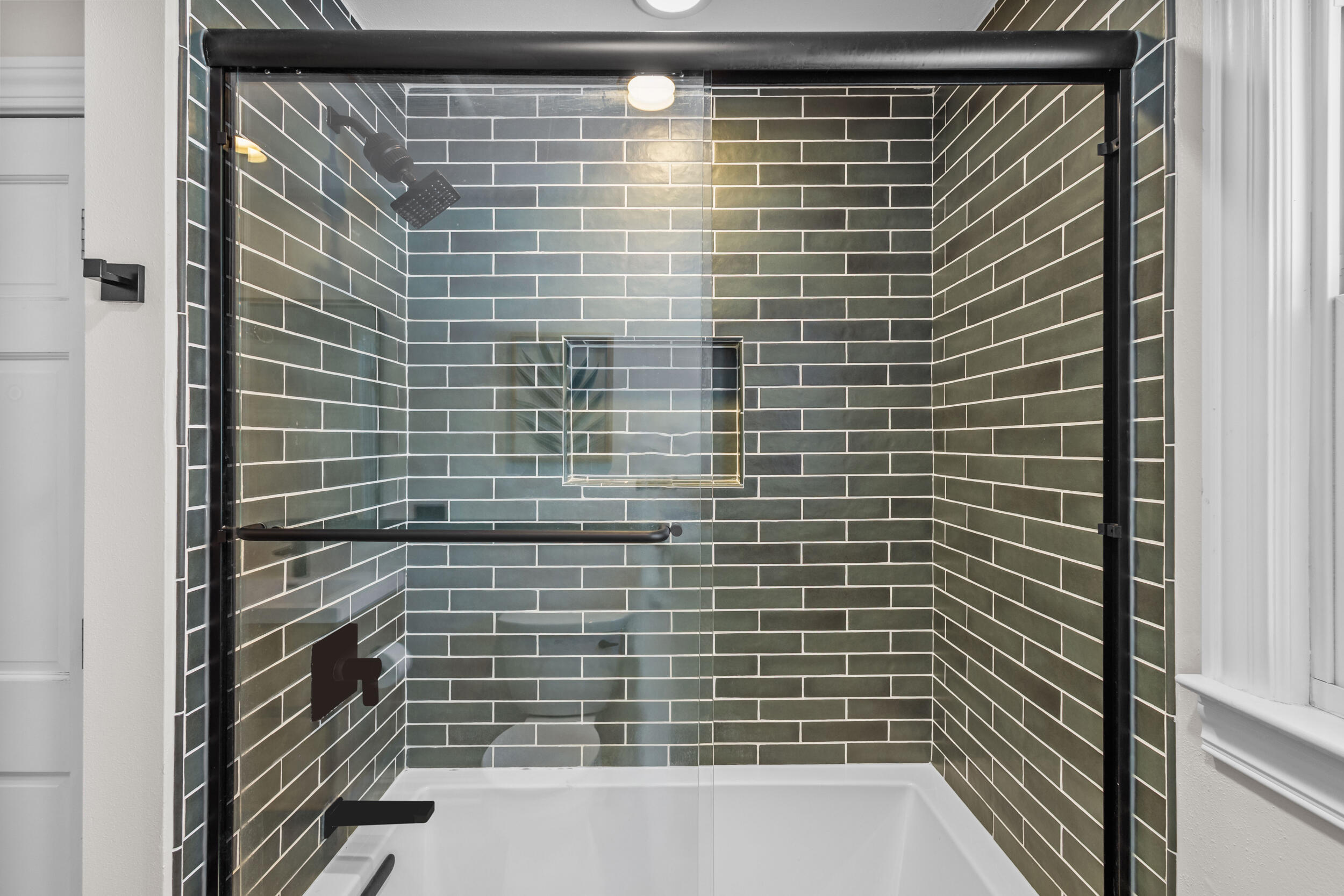 7864 North Green Bay Road River Hills, WI 53217 - Photo 29 of 53 Full Bath