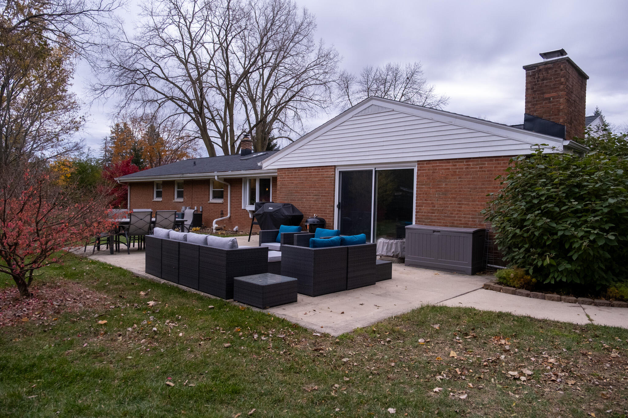 7864 North Green Bay Road River Hills, WI 53217 - Photo 37 of 53 Fall Patio