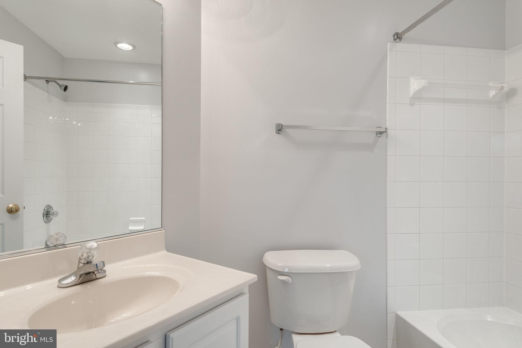 7553 Rio Grande Way Gainesville, VA 20155 - Photo 34 of 55 Bathroom on bedroom #1