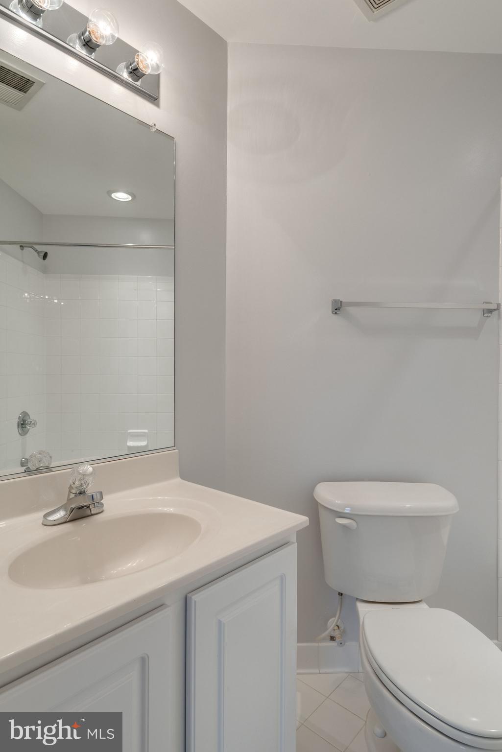 7553 Rio Grande Way Gainesville, VA 20155 - Photo 35 of 55 Bathroom on bedroom #1