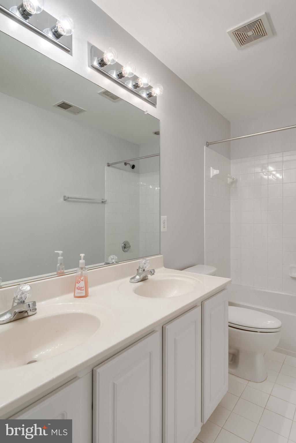 7553 Rio Grande Way Gainesville, VA 20155 - Photo 41 of 55 Second floor Jack and Jill full bathroom