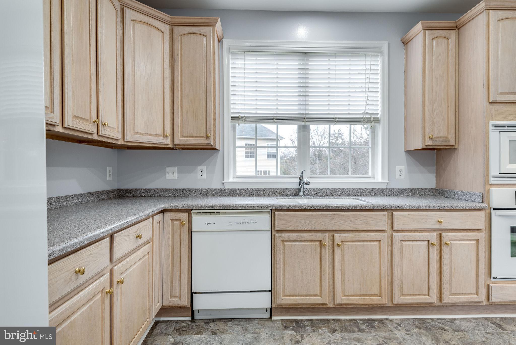 7553 Rio Grande Way Gainesville, VA 20155 - Photo 9 of 55 Kitchen