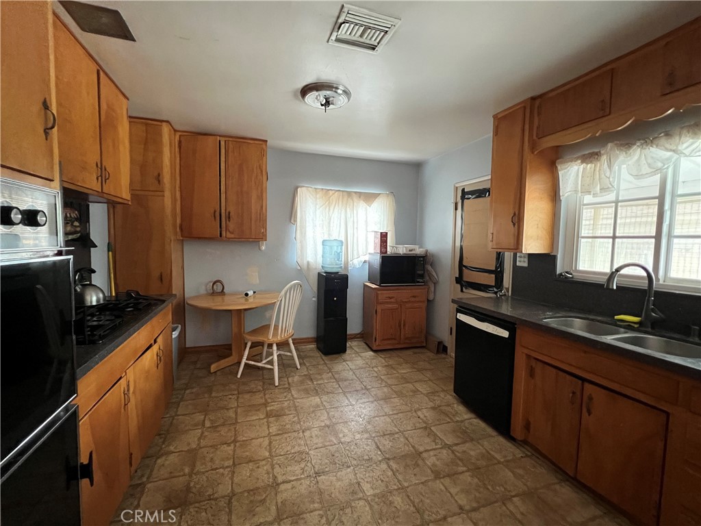 6726 Belinda Drive Riverside, CA 92504 - Photo 7 of 22 kitchen