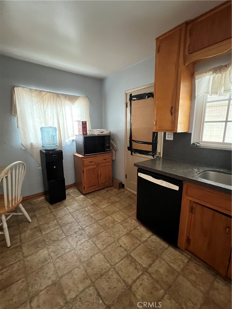 6726 Belinda Drive Riverside, CA 92504 - Photo 8 of 22 kitchen