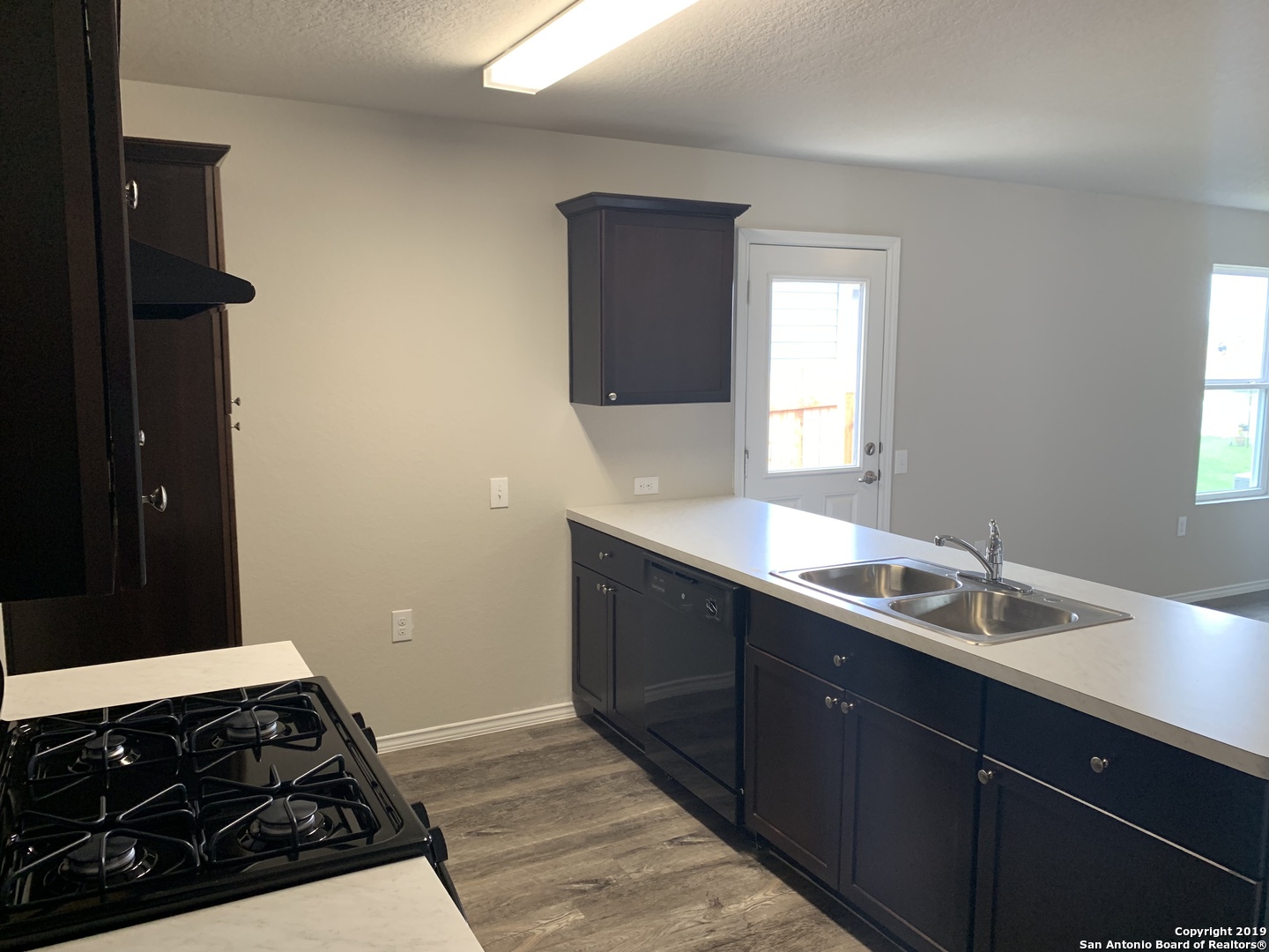 710 Pelican Landing San Antonio, TX 78221 - Photo 4 of 10